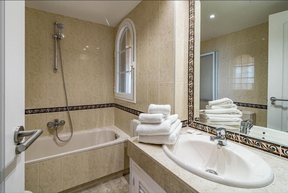 Stunning With Pool In By Costarentals - M36 Apartamento *